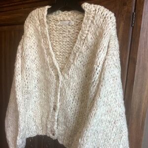 NWT. V-neck bulky cable stitch soft Altar’d State sweater